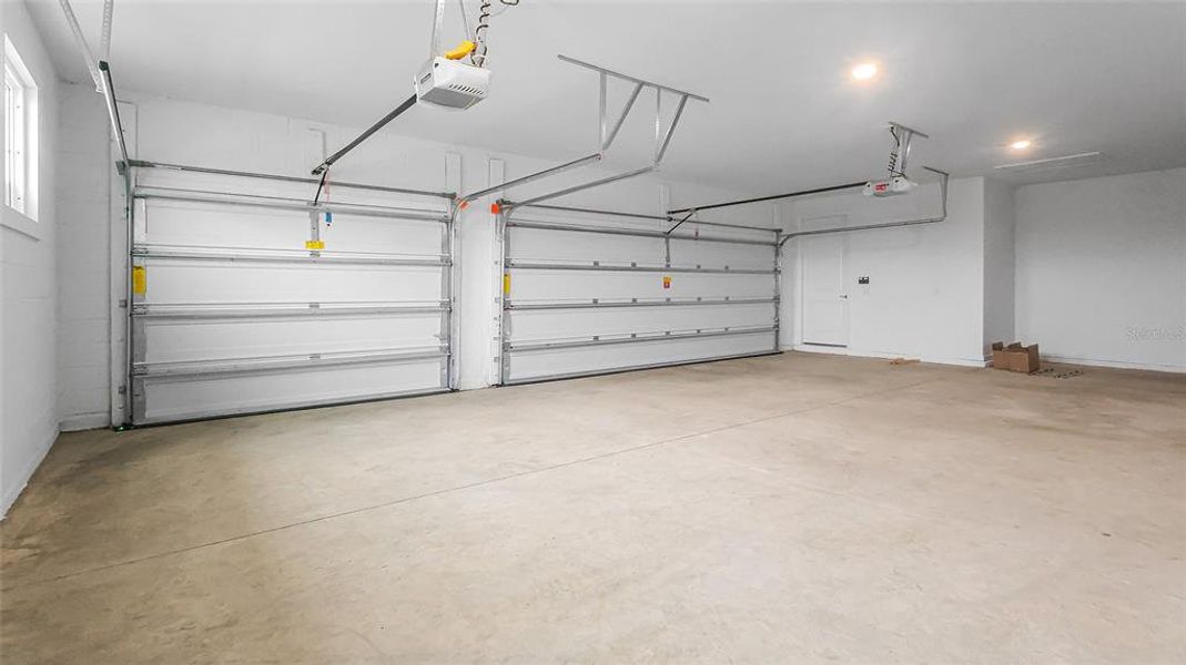 Spacious, unfurnished interior of a new home in Cresswind at Hammock Oaks, Lady Lake (Image 34).