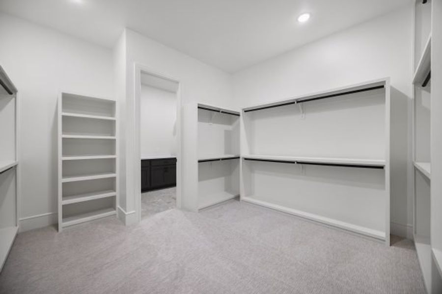 Spacious, unfurnished interior of a new home in Heath Golf and Yacht Club, Forney (Image 27).