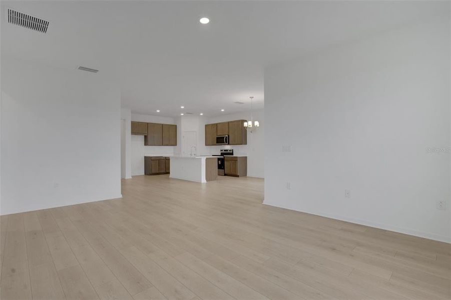Spacious, unfurnished interior of a new home in Annabelle Estates, Winter Haven (Image 21).