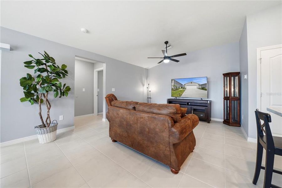 Furnished interior view inside a new home in Magnolia Creek, Riverview (Image 33). Furnished interior view inside a new home in Magnolia Creek, Riverview (Image 33).