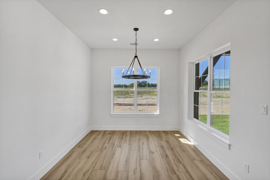 Spacious, unfurnished interior of a new home in Oak Water Ranch, Granbury (Image 24).