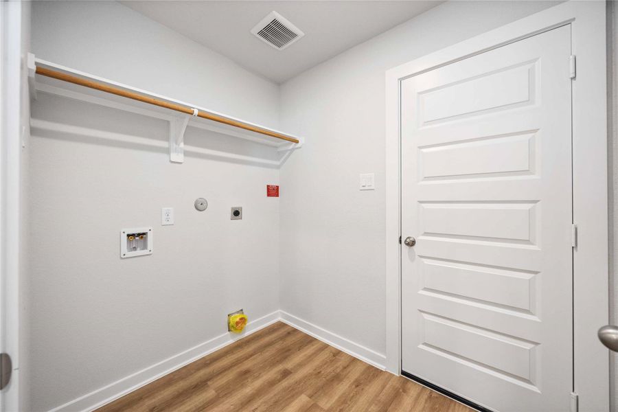 Spacious, unfurnished interior of a new home in Sandrock Station, Houston (Image 19).