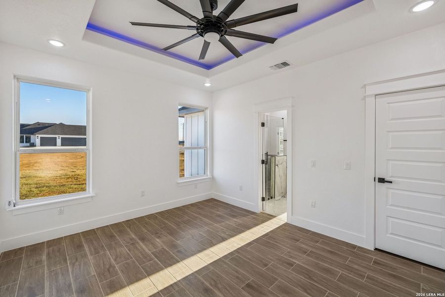 Spacious, unfurnished interior of a new home in , Floresville (Image 29).