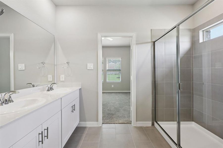 Furnished interior view inside a new home in Westmoor, Sherman (Image 12).