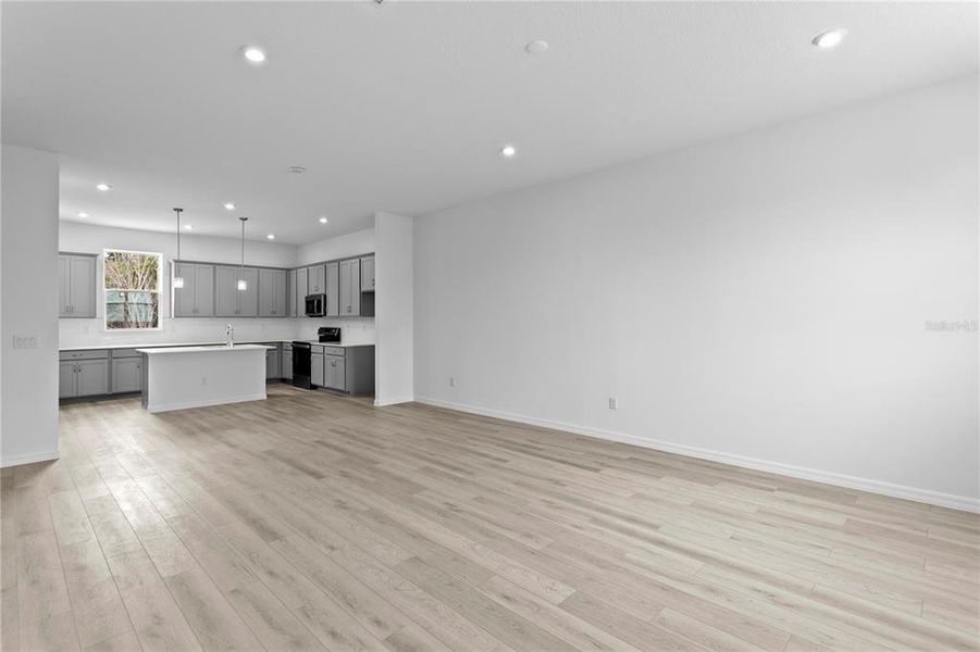 Spacious, unfurnished interior of a new home in , Westchase (Image 28).