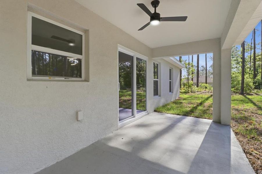 Exterior details and patio area of a home in , Citrus Springs (Image 4).