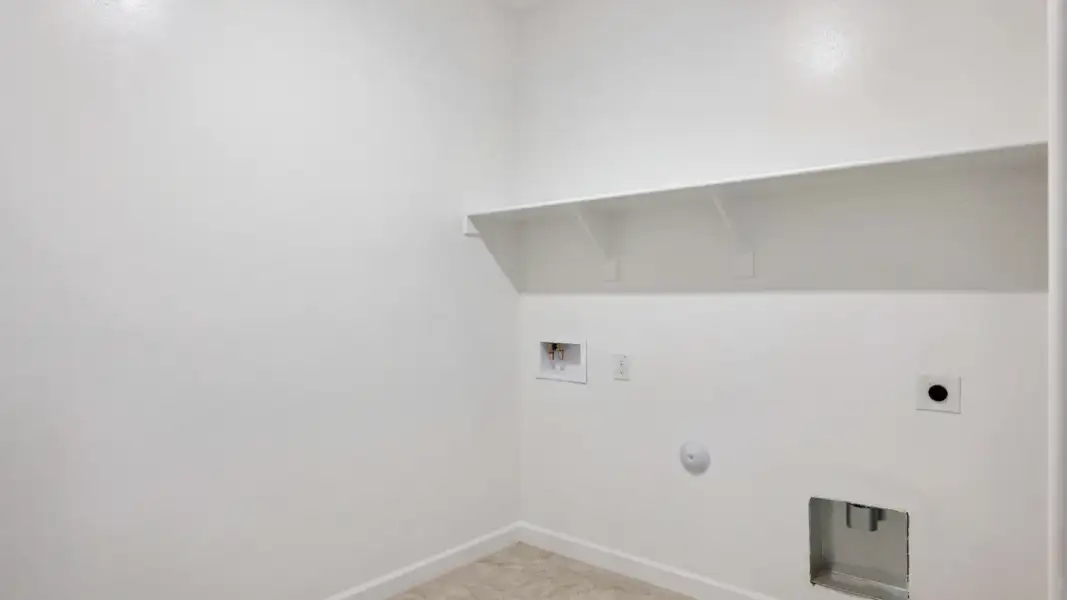 Spacious, unfurnished interior of a new home in Magma Ranch Vistas, Florence (Image 29).