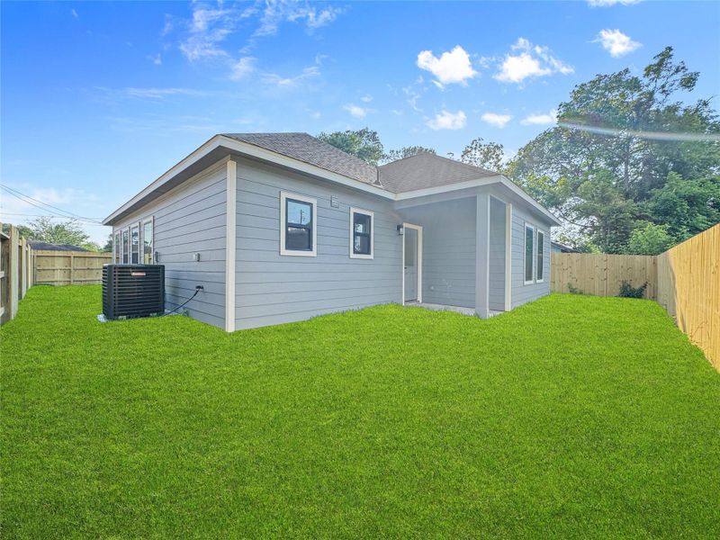Patio fully fenced Patio fully fenced