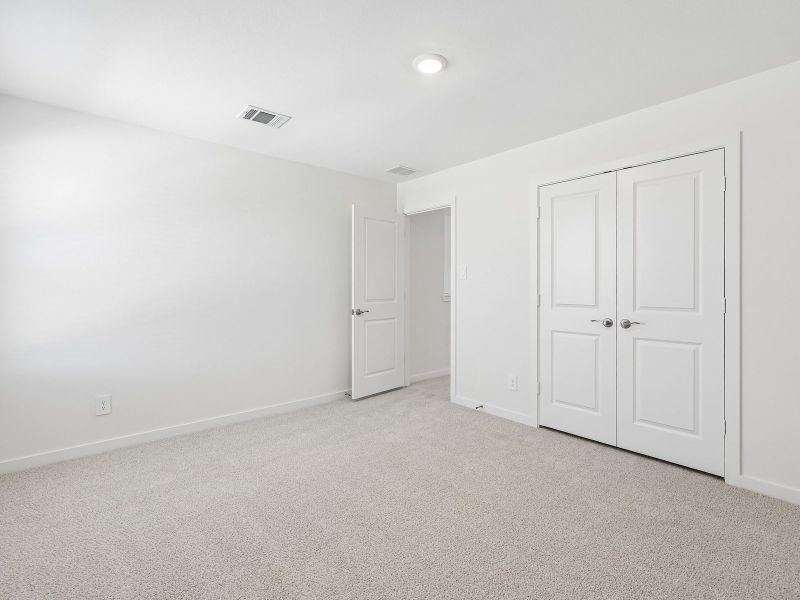 Spacious, unfurnished interior of a new home in Cibolo Hills West - Spring Series, Fort Worth (Image 18).