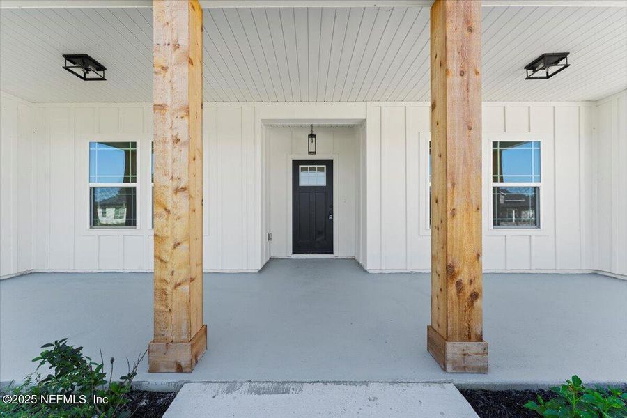 Exterior details and patio area of a home in , Keystone Heights (Image 25).