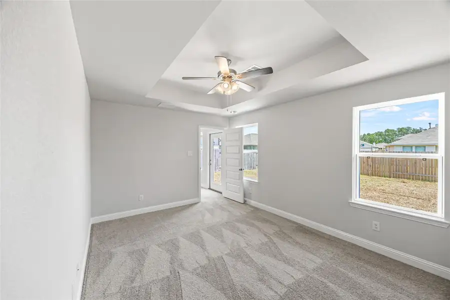 Spacious, unfurnished interior of a new home in Grand Oaks Reserve, Cleveland (Image 7).