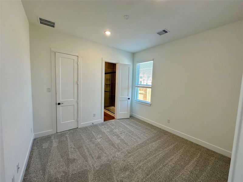 Spacious, unfurnished interior of a new home in Briarley, Montgomery (Image 29).