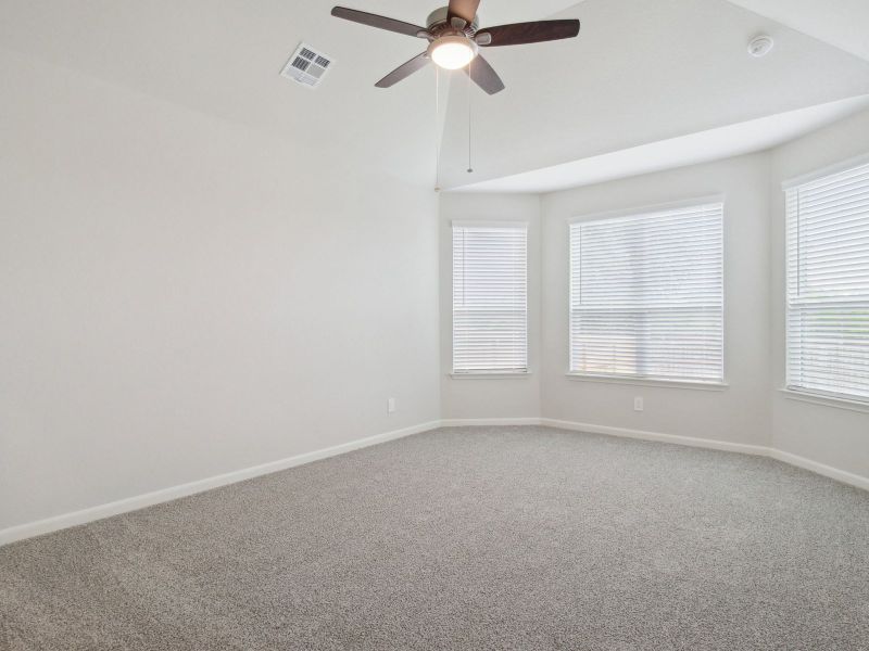 Spacious, unfurnished interior of a new home in Arcadia Ridge - Classic Series, San Antonio (Image 11).