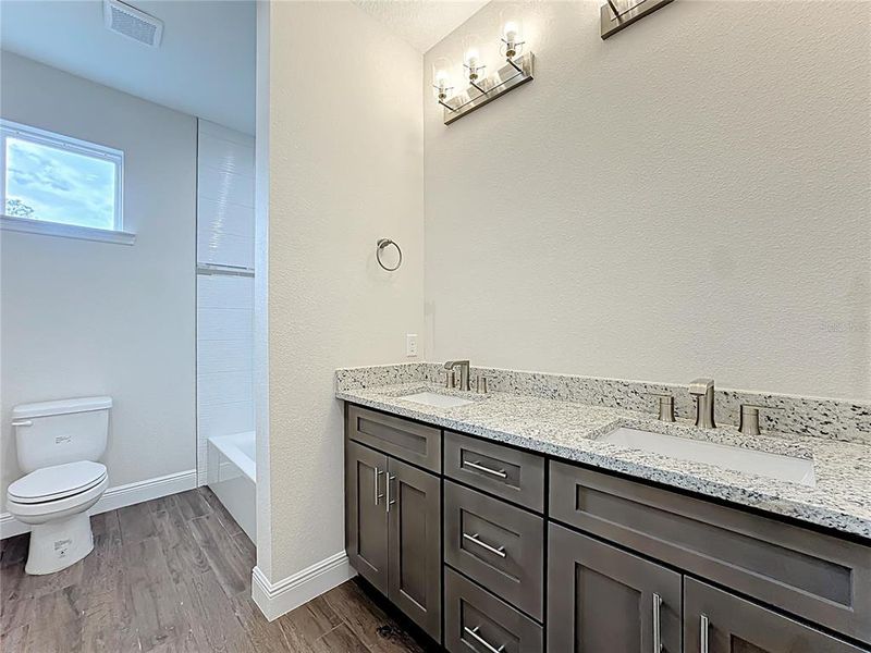 Furnished interior view inside a new home in , Orlando (Image 44).