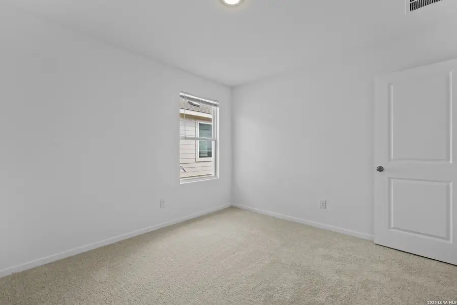 Spacious, unfurnished interior of a new home in Hidden Oasis, San Antonio (Image 15).