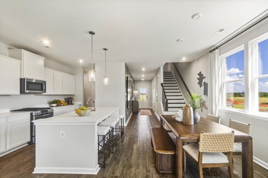 Kitchen & Dining Area