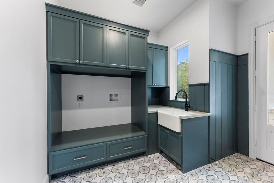 Sink for added convenience.