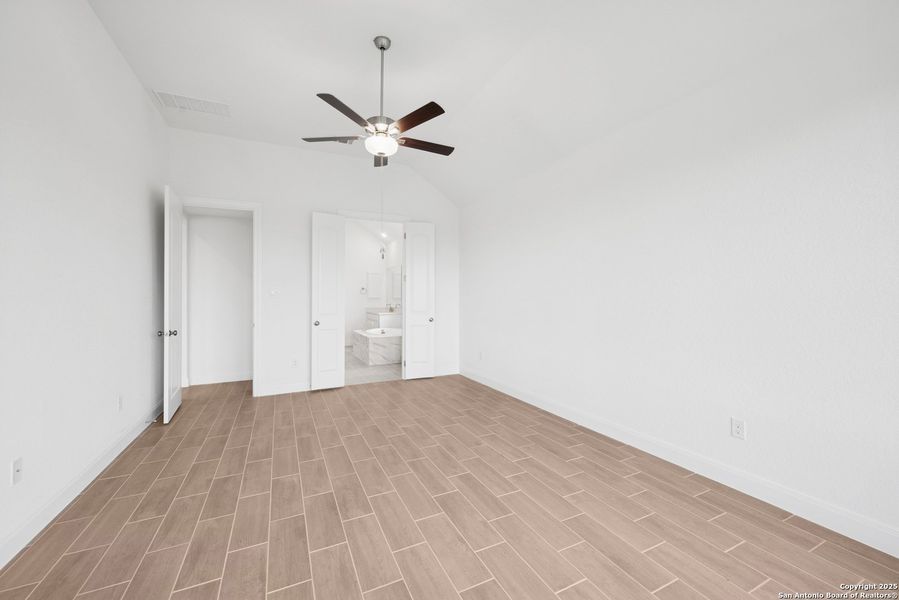 Spacious, unfurnished interior of a new home in Everly Estates, San Antonio (Image 35).