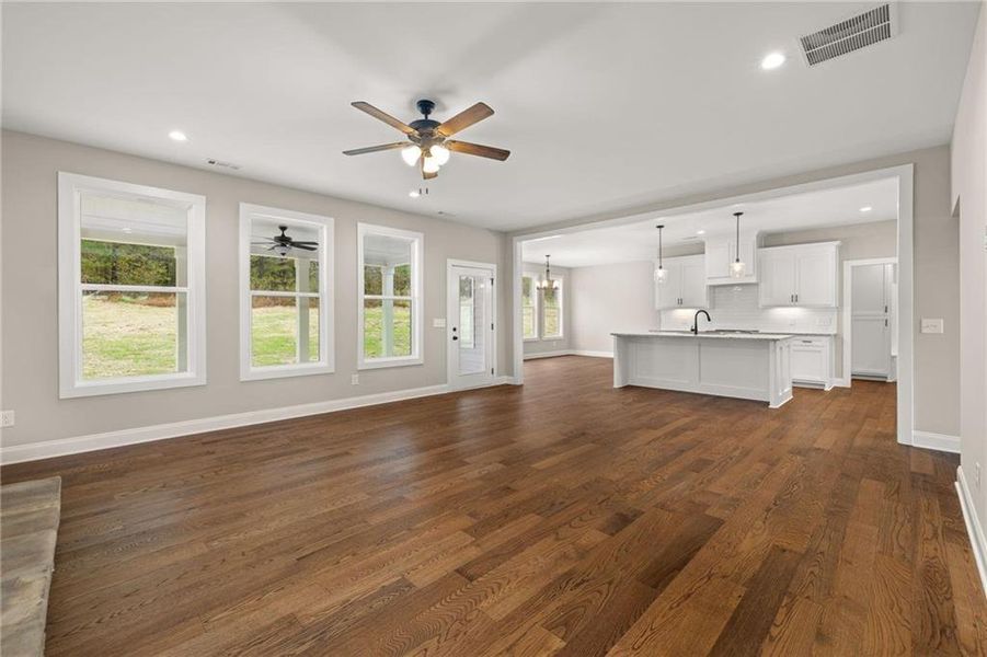 Spacious, unfurnished interior of a new home in , Jefferson (Image 49).