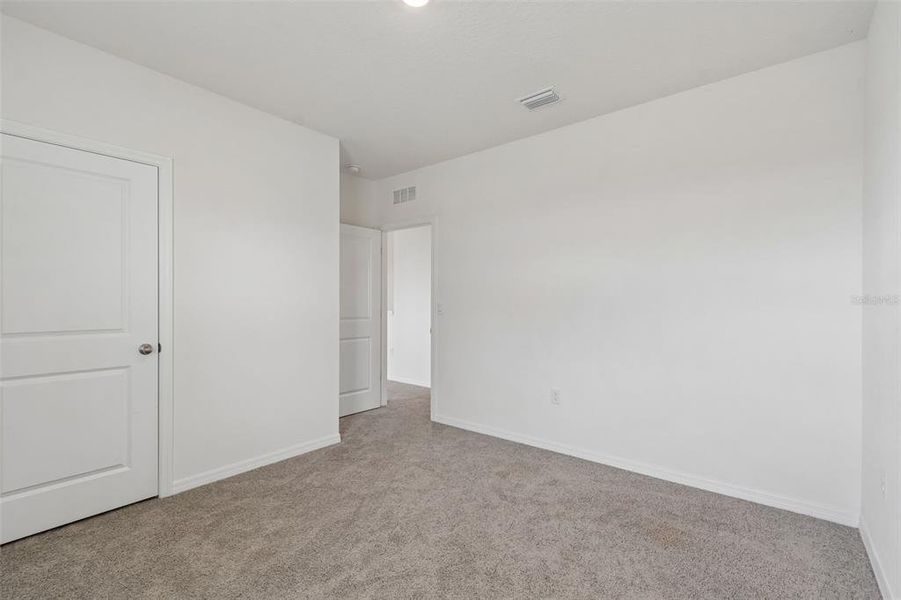 Spacious, unfurnished interior of a new home in Epperson, Wesley Chapel (Image 51).