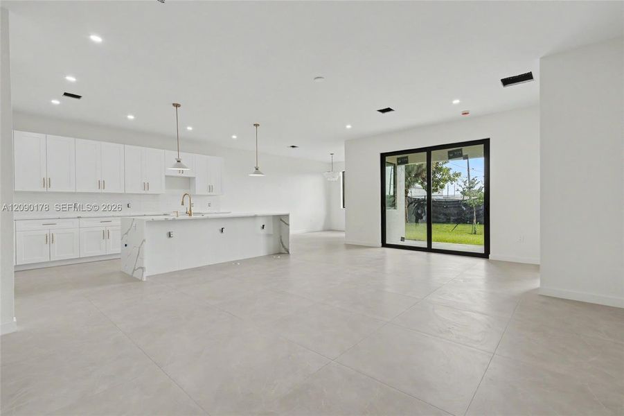 Spacious, unfurnished interior of a new home in , Oakland Park (Image 37).