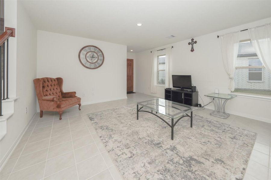 Furnished interior view inside a new home in , Katy (Image 15).