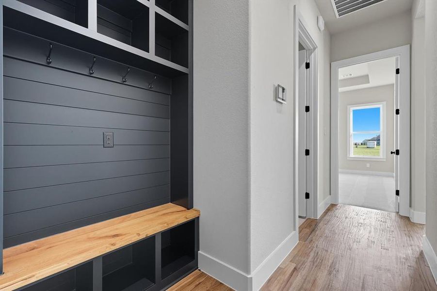 Spacious, unfurnished interior of a new home in , Venus (Image 31). Spacious, unfurnished interior of a new home in , Venus (Image 31).