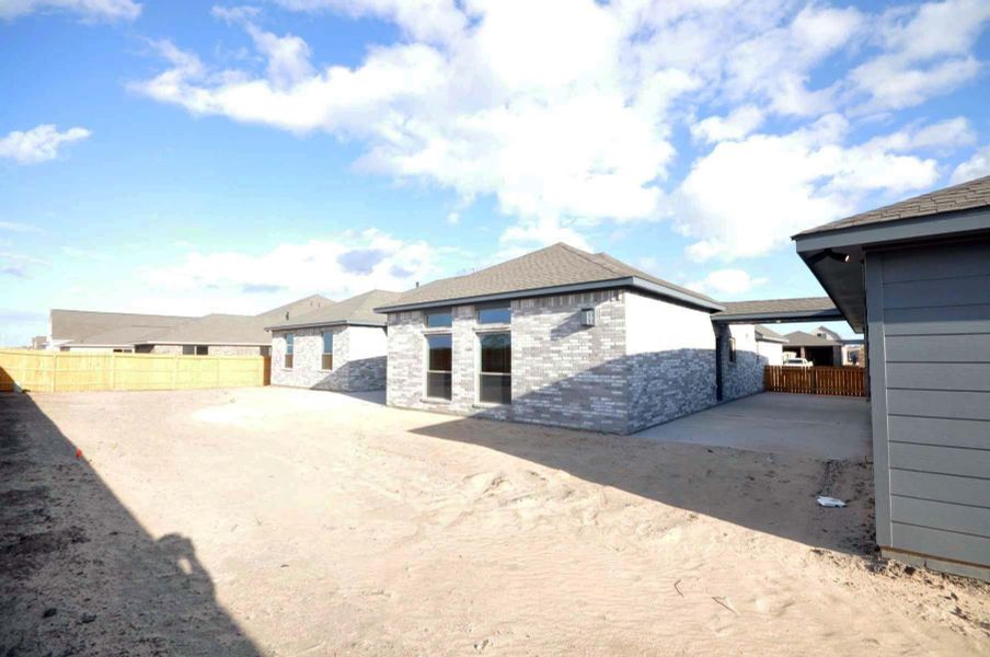Exterior details and patio area of a home in Pedregal, League City (Image 3).
