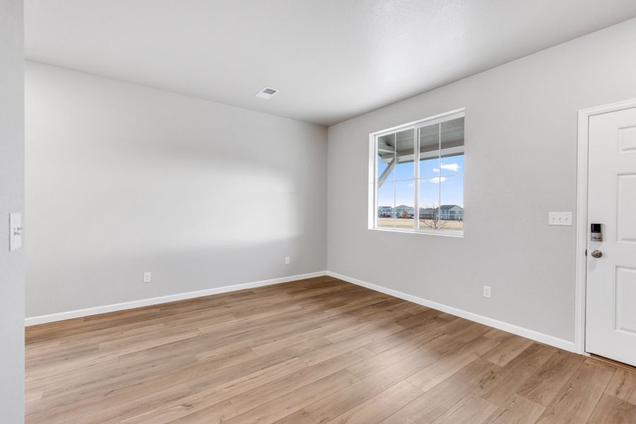 Spacious, unfurnished interior of a new home in Pintail Commons at Johnstown Village, Johnstown (Image 9).