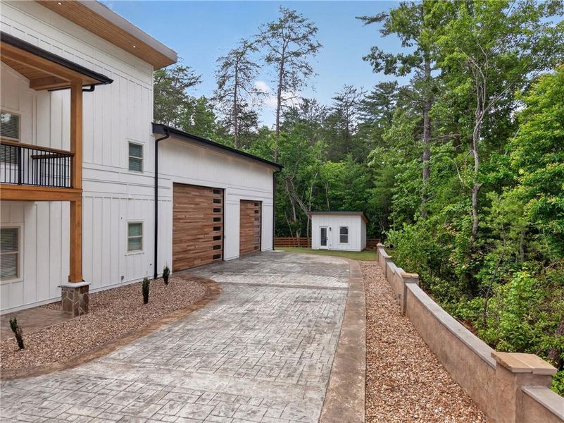 Exterior details and patio area of a home in , Dahlonega (Image 26).