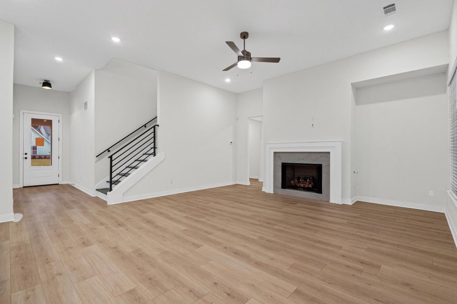 Spacious, unfurnished interior of a new home in Walker Farms, Bartlett (Image 16).