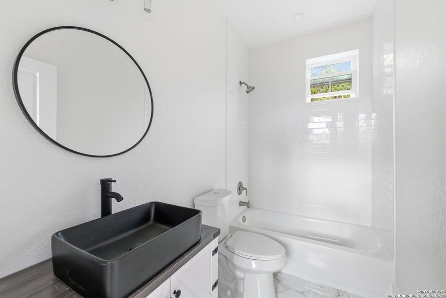 Furnished interior view inside a new home in , Bandera (Image 3).