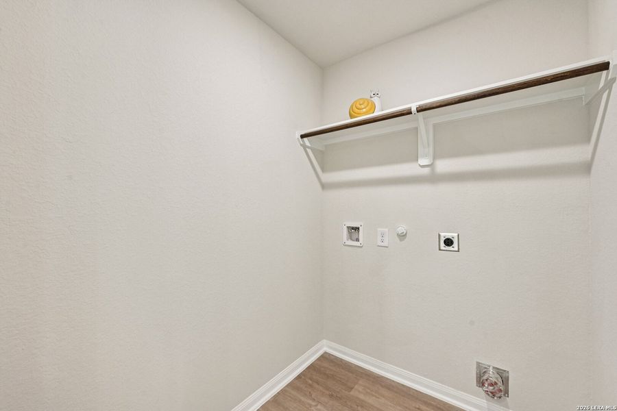 Spacious, unfurnished interior of a new home in Red Hawk Landing, San Antonio (Image 18).