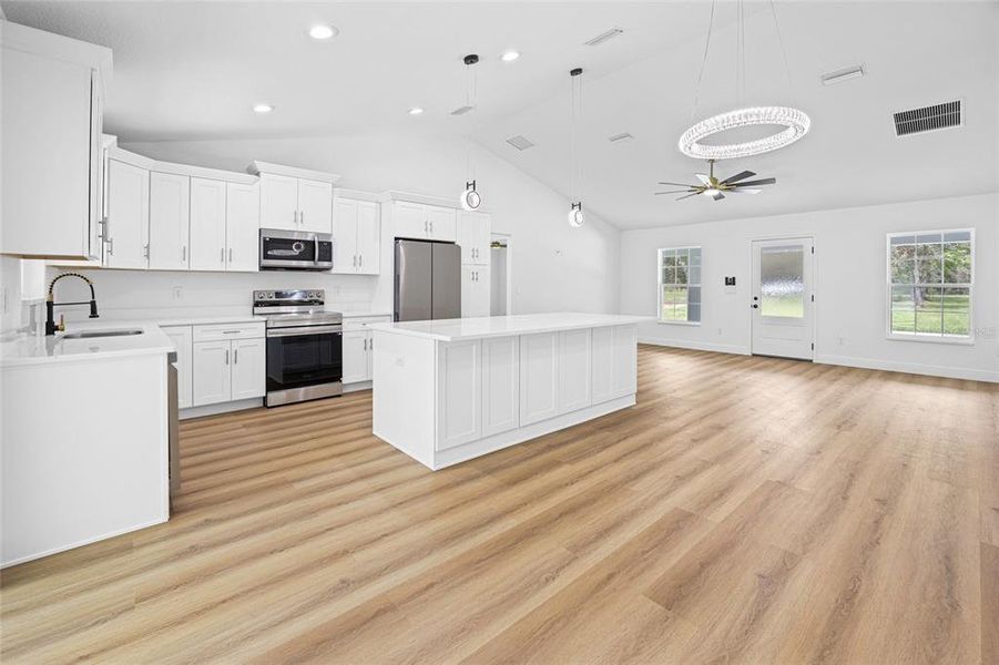 Spacious, unfurnished interior of a new home in , Dunnellon (Image 13).