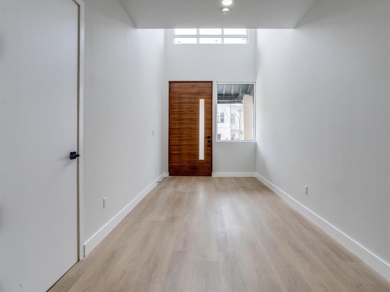 Spacious, unfurnished interior of a new home in , Grand Prairie (Image 24).