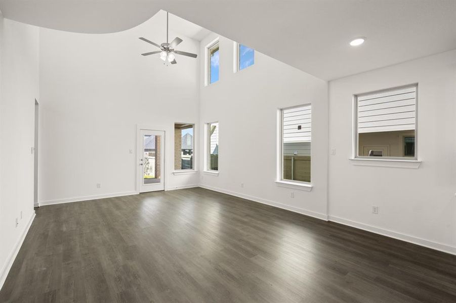 11_8825 Acorn- Dining-1