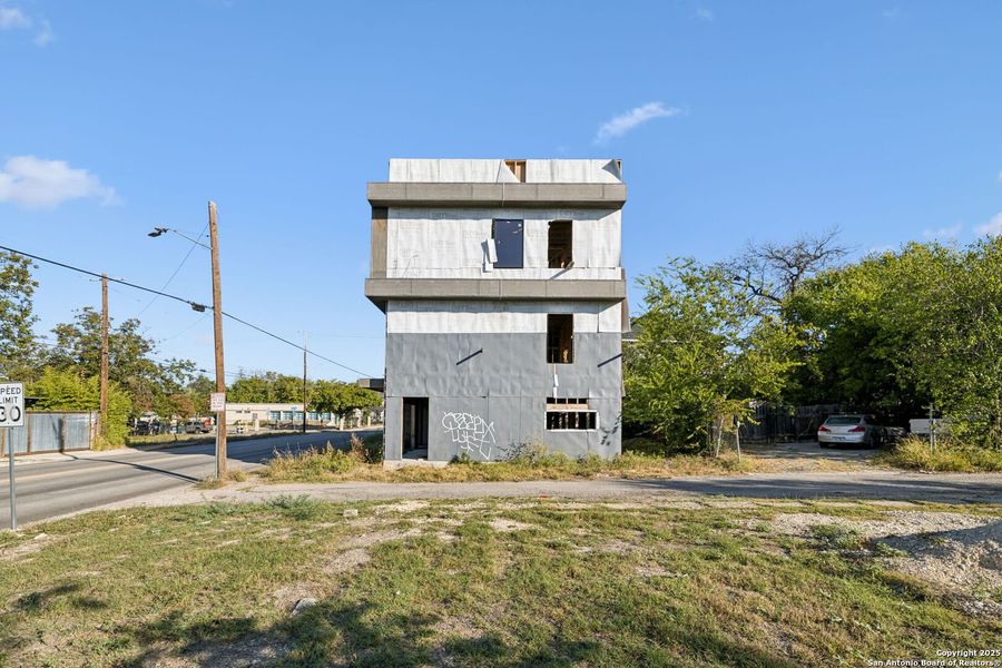 Image 13 of a home in . Image 13 of a home in .