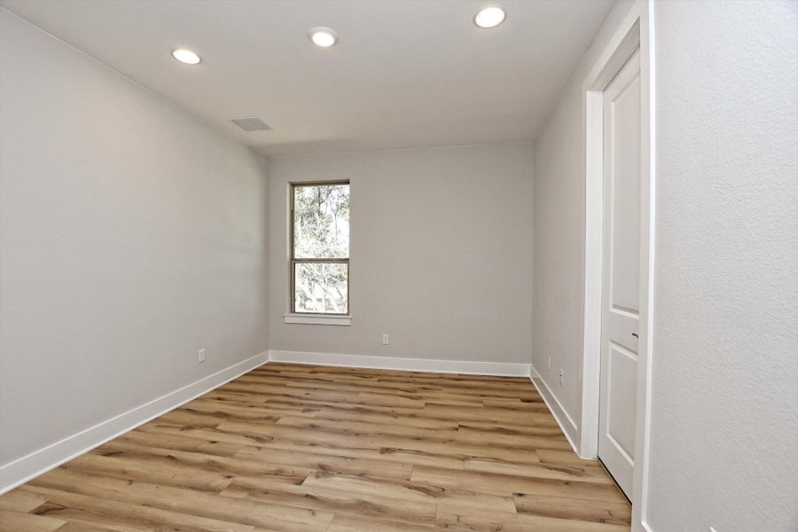 Representative unfurnished interior of a home built from the Vanderpool II by Giddens Homes in Whispering Wind, Bertram (Image 67).