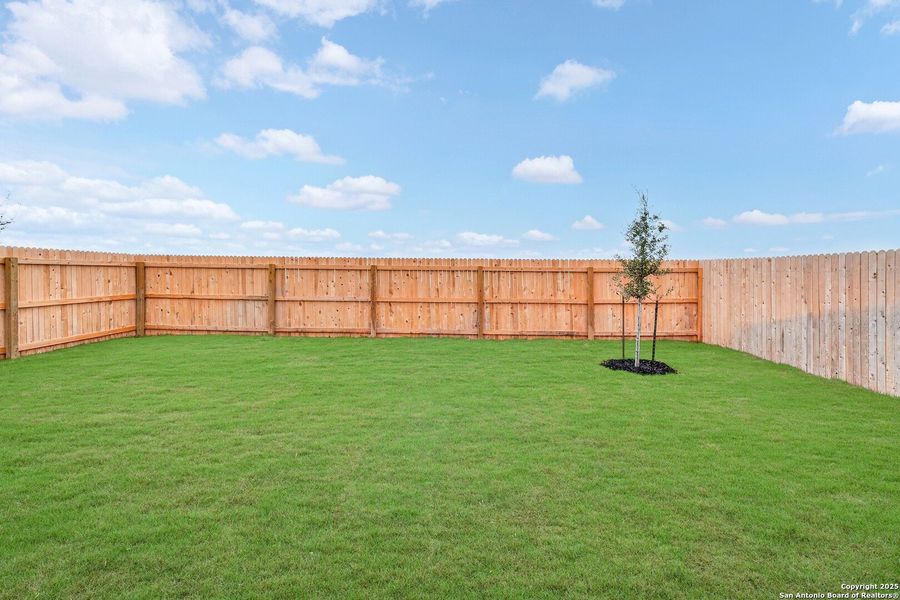 Exterior details and patio area of a home in Park Place, New Braunfels (Image 4).
