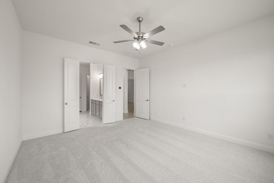Spacious, unfurnished interior of a new home in Sheppard's Place, Waxahachie (Image 24). Spacious, unfurnished interior of a new home in Sheppard's Place, Waxahachie (Image 24).