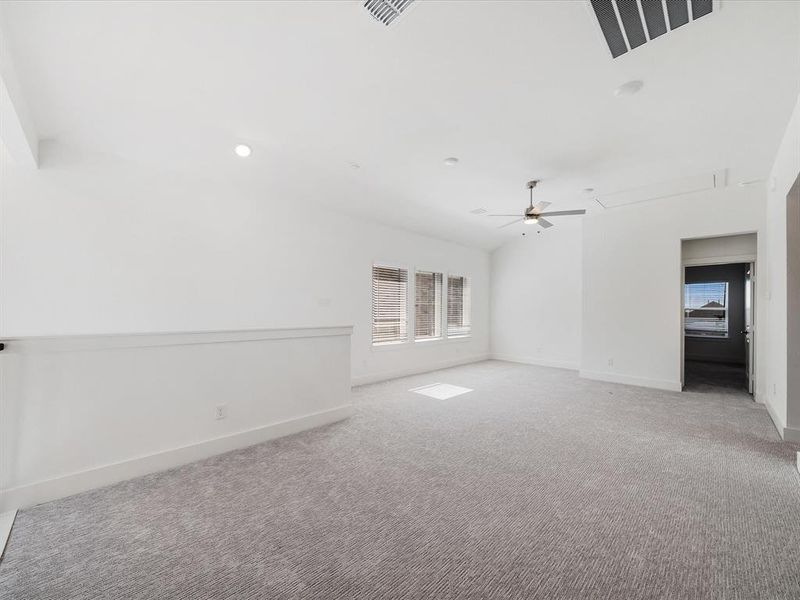 Spacious, unfurnished interior of a new home in Royal Court, Frisco (Image 26).