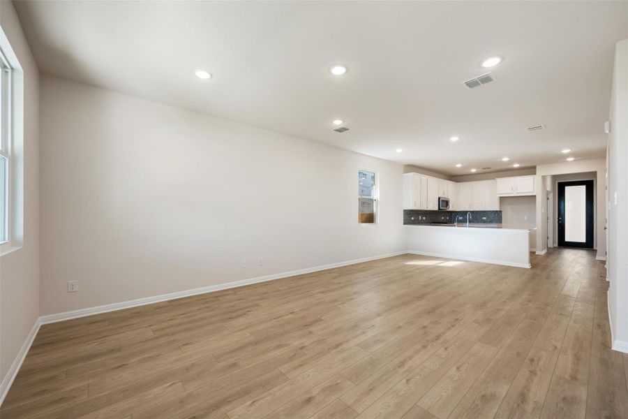 Spacious, unfurnished interior of a new home in Patterson Ranch, Georgetown (Image 28). Spacious, unfurnished interior of a new home in Patterson Ranch, Georgetown (Image 28).