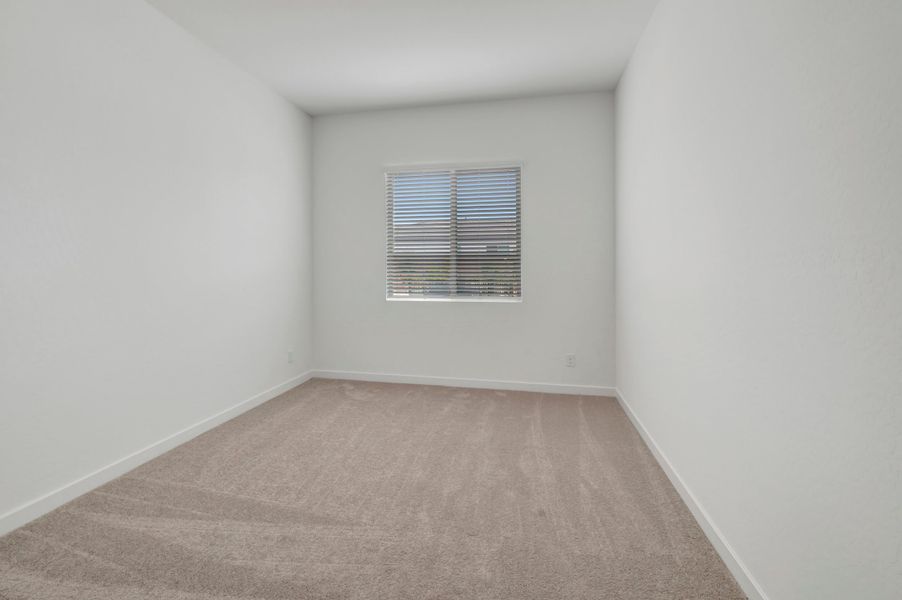 Spacious, unfurnished interior of a new home in Terraza, San Tan Valley (Image 30).