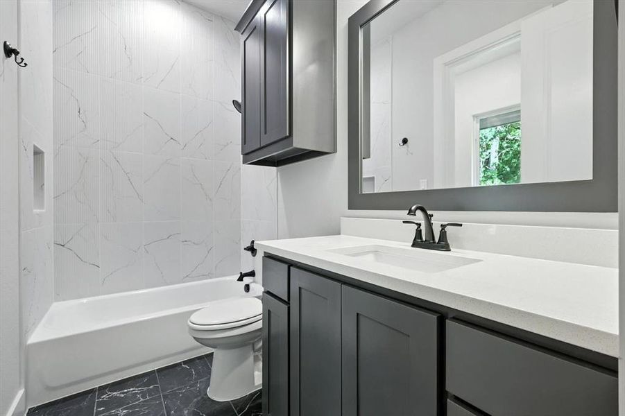 Furnished interior view inside a new home in , Waxahachie (Image 11).