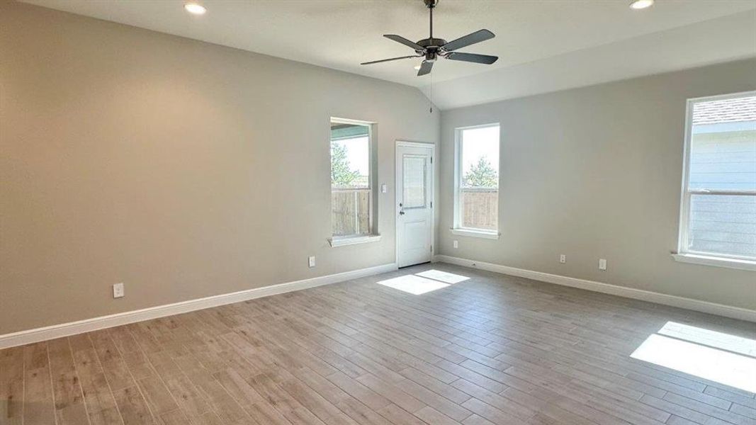 Spacious, unfurnished interior of a new home in Rock Creek Ranch, Fort Worth (Image 11).