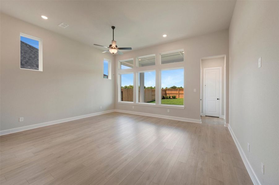 Spacious, unfurnished interior of a new home in Grange - Reserve Collection, Katy (Image 13).