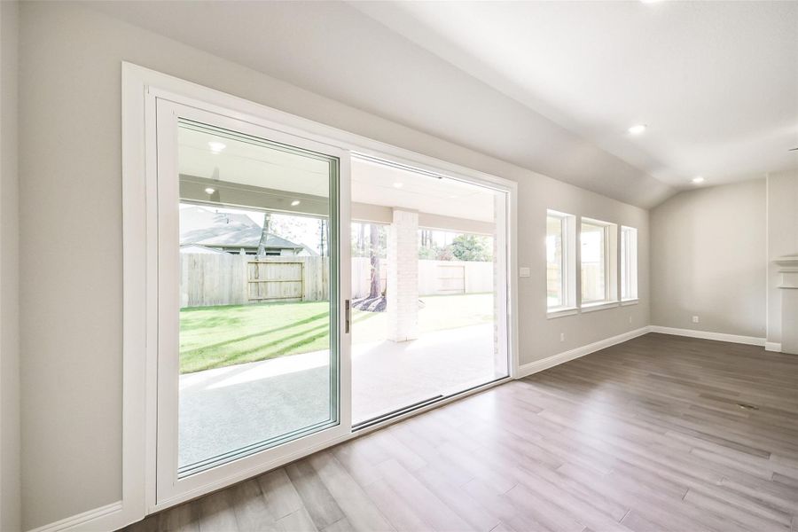 Spacious, unfurnished interior of a new home in Evergreen 60', Conroe (Image 20).