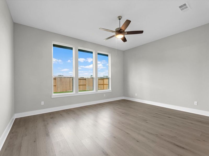 Spacious, unfurnished interior of a new home in Sienna 60’, Missouri City (Image 17).