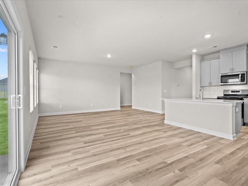 Spacious, unfurnished interior of a new home in Chatham Forest, Duncan (Image 13).