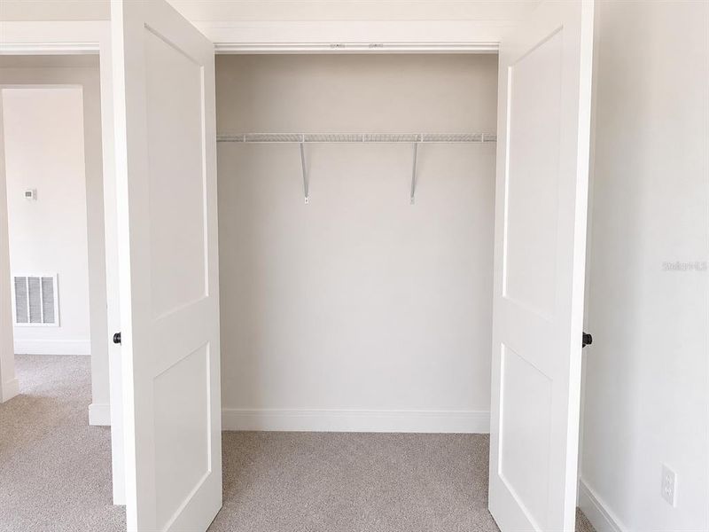 Spacious, unfurnished interior of a new home in Arbor Park, Leesburg (Image 6).